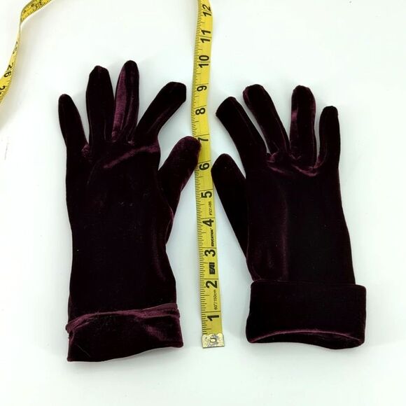 Deep Plum Vintage Gothic Glam Cuffed Velvet Gloves Size S/M - Picture 2 of 3